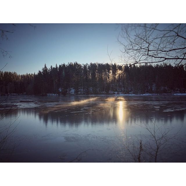Cold but beautiful ️️️️️
#dod_faroffview #water #ig_week #ig_sweden #igworldquest #snow #ig_masterpiece #ig_week_nature #bestofscandinavia #jj_nature #snow  #nature_perfection #sunset #iphone6s #iphonephotography #rsa_nature #rising_perfection #goodmorning #sweden #seesweden #scandinavianphoto #skyporn #winterwonderland #seasonalpic #petal_perfection #wu_europe #february #kyrkekvarn #morning