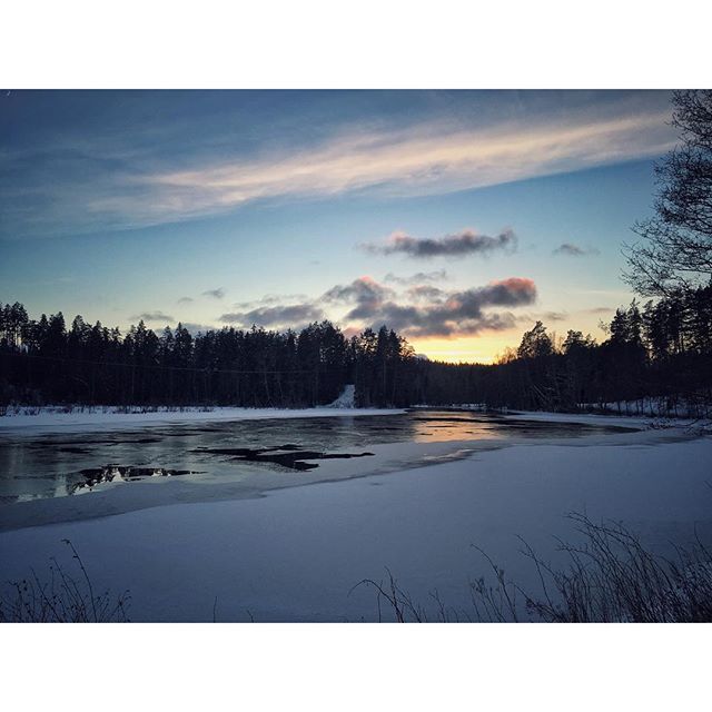 It's getting cold again️️️

#dod_faroffview #water #ig_week #ig_sweden #igworldquest #snow #ig_masterpiece #ig_week_nature #bestofscandinavia #jj_nature #snow  #nature_perfection #clouds #iphone6s #iphonephotography #rsa_nature #rising_perfection #tidan #sweden #seesweden #scandinavianphoto #skyporn #winterwonderland #seasonalpic #petal_perfection #wu_europe #january #Kyrkekvarn