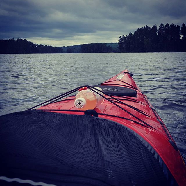 Kajakdag!
.
.
.
.
.
.
.
#kajak #kayak #kayaking #sweden #kyrkekvarn #stråken #lovelife #livelife #nature #lovenature #lovesweden #paddle #kajakdag #ig_sweden #instanature #instaadventure #tacksam #thankful #summer #semester