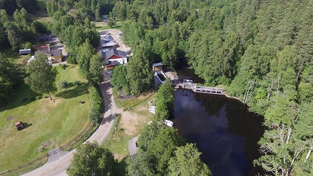 Kyrkekvarn
#drone #dronegram #droneview #kyrkekvarn #visitsweden #visitsmåland #seesweden #canoeing #kanufahren #smålandsturism #sweden #schweden #Tidan #Stråken #lake #river